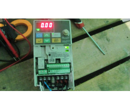 YASKAWA OMRON CIMR-V7AZB0P4 Varispeed V7 Frequency Inverter #D7809#